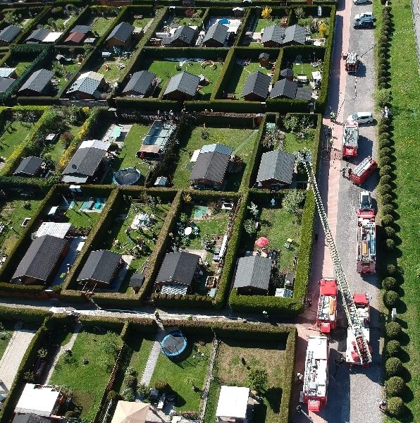 Heckenbrand in Schrebergartensiedlung (Bild 3)